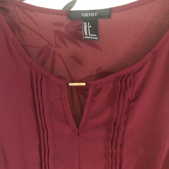 Burgundy flutter sleeve top - Picture 3 of 3